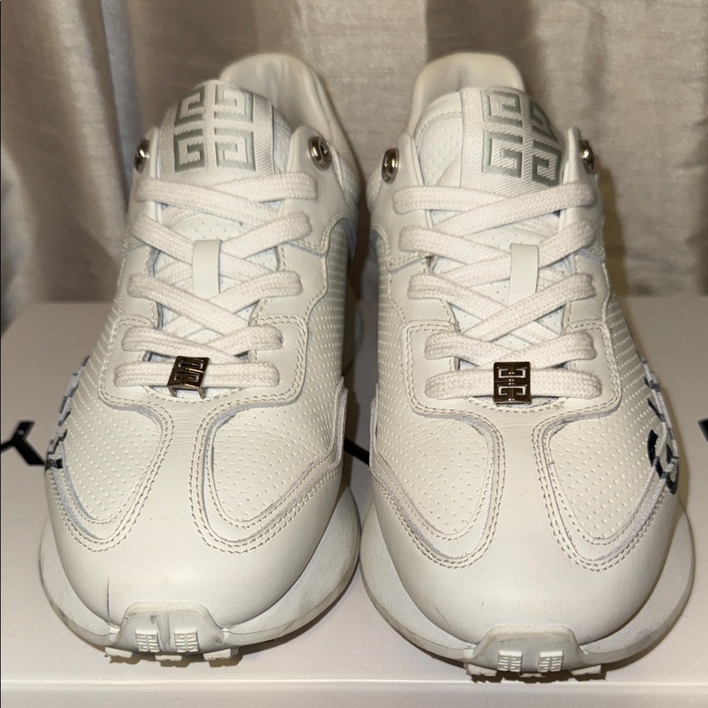 π€ Authentic Givenchy GIV Runner Logo Sneakers White 7 37 π€ - Picture 6 of 15